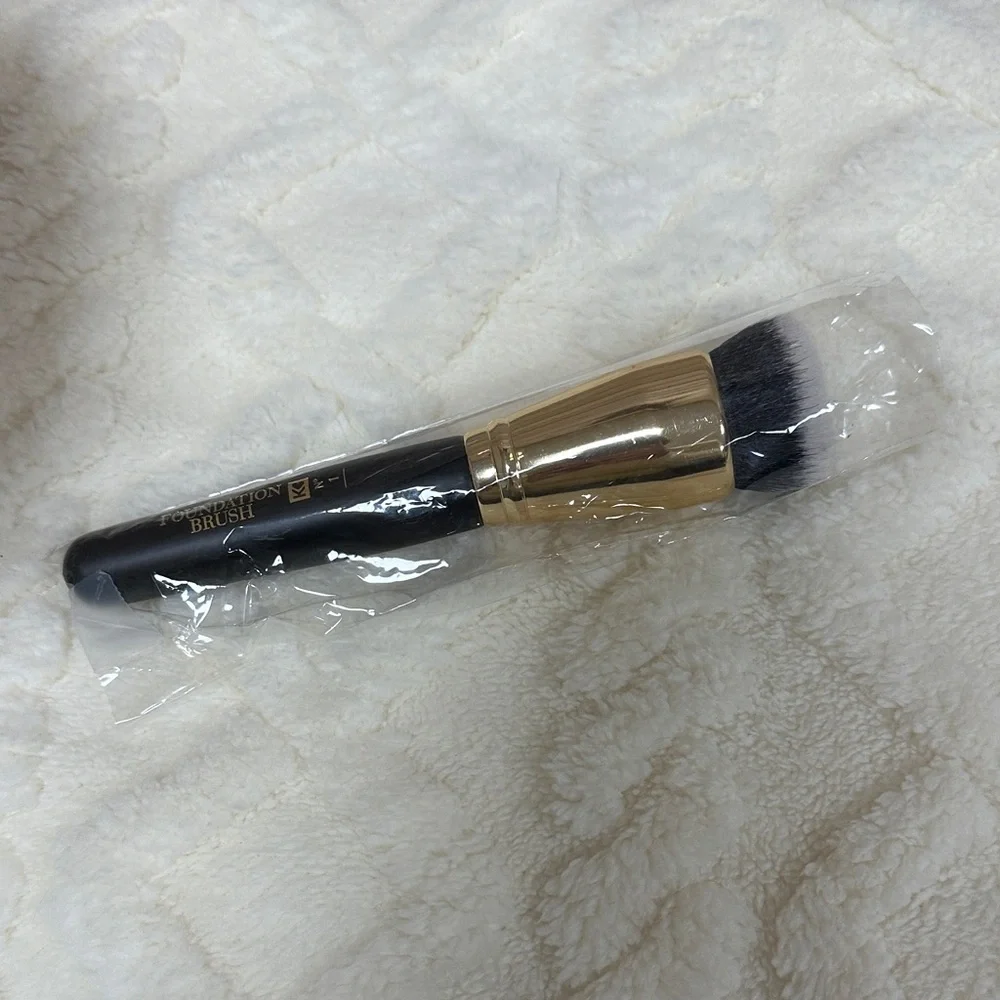 Belle by Kim Gravel Black Handle & Gold Ferrule Kabuki Brush - Picture 4 of 4
